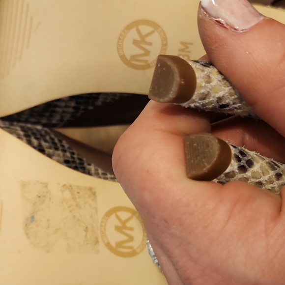 Really nice pair of MICHAEL Michael Kors heels. - Picture 6 of 6